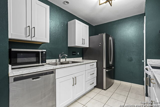 Listing photo id 5 for 3342 Stoney Square