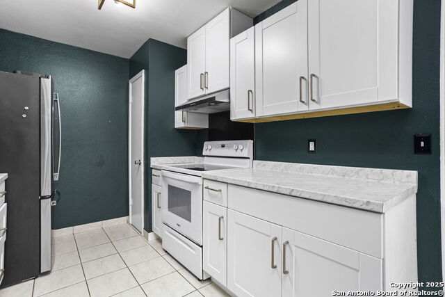 Listing photo id 6 for 3342 Stoney Square