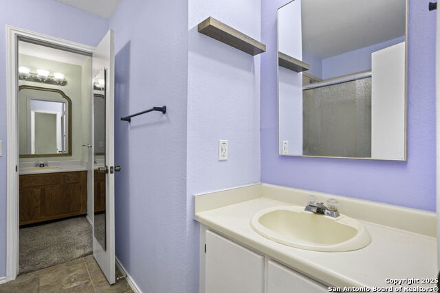 Listing photo id 7 for 3342 Stoney Square