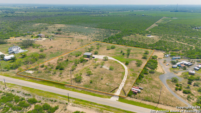 Listing photo id 0 for 797 Ranch Rd 187 S