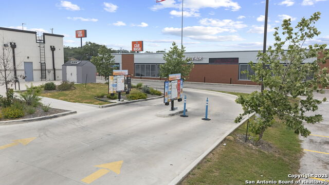 Listing photo id 2 for 14423 Nw Military Hwy W