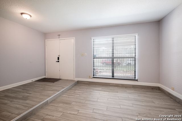 Image 6 of 32 For 11943 Dawnhaven St
