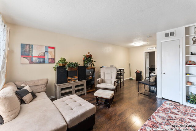 Image 2 of 12 For 6611 Southpoint St  B124