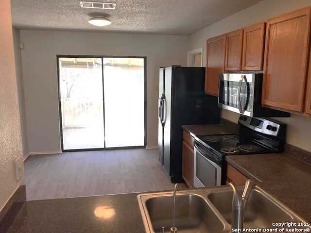 Image 4 of 13 For 9318 Mountain Field Dr