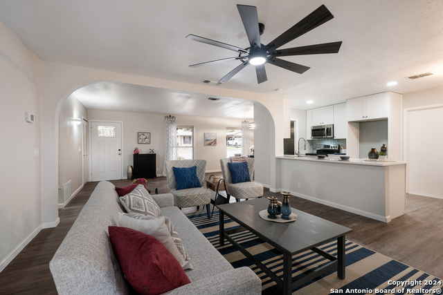 Listing photo id 2 for 9723 Five Forks St