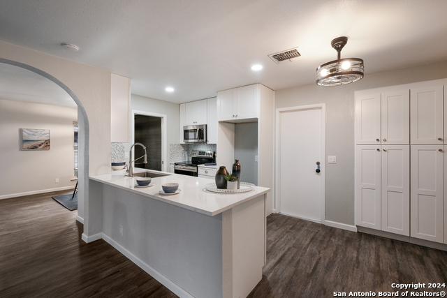 Listing photo id 4 for 9723 Five Forks St