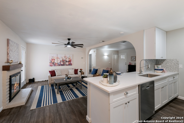 Listing photo id 5 for 9723 Five Forks St