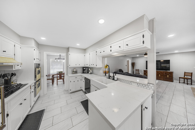 Listing photo id 8 for 538 Candleglo
