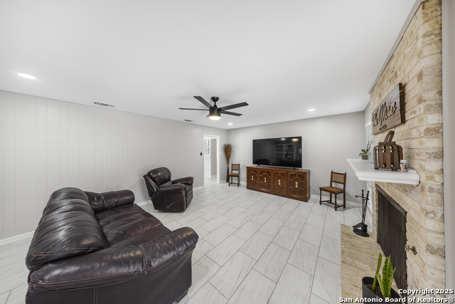 Listing photo id 10 for 538 Candleglo