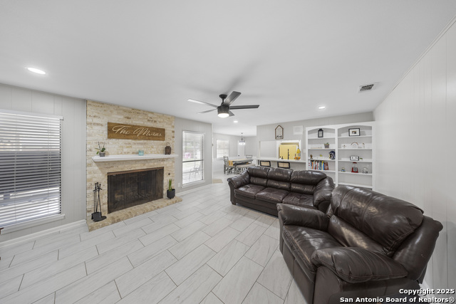 Listing photo id 11 for 538 Candleglo
