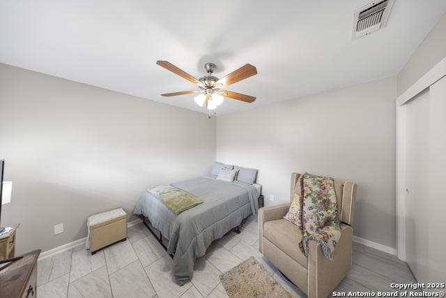Listing photo id 16 for 538 Candleglo