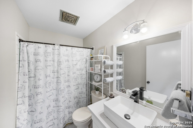 Listing photo id 17 for 538 Candleglo