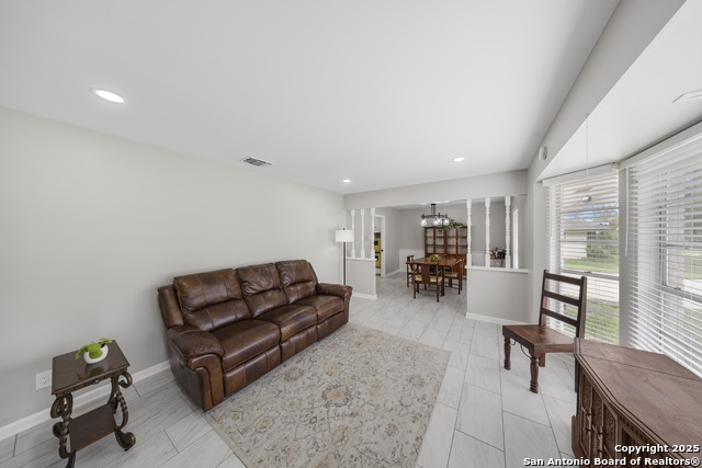 Listing photo id 2 for 538 Candleglo