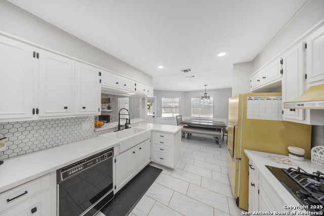 Listing photo id 5 for 538 Candleglo