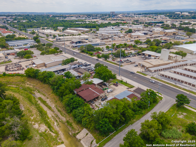 Listing photo id 1 for 5042 Callaghan