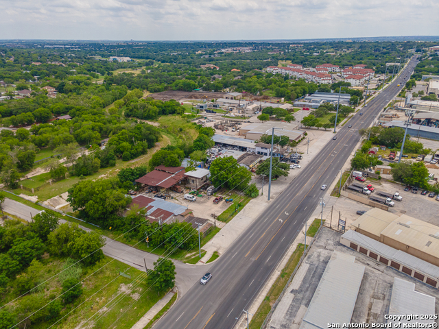 Listing photo id 2 for 5042 Callaghan