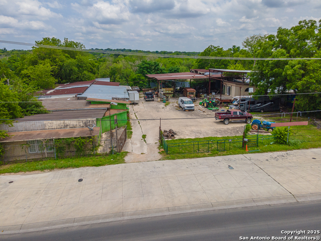Listing photo id 4 for 5042 Callaghan