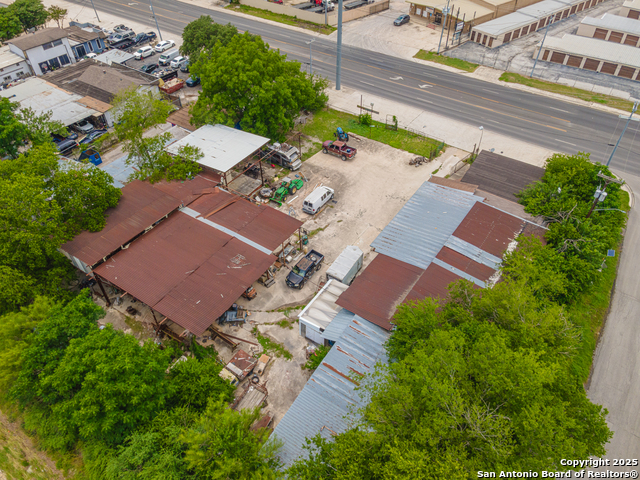 Listing photo id 6 for 5042 Callaghan