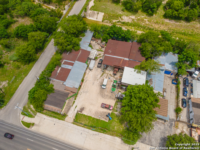 Listing photo id 7 for 5042 Callaghan