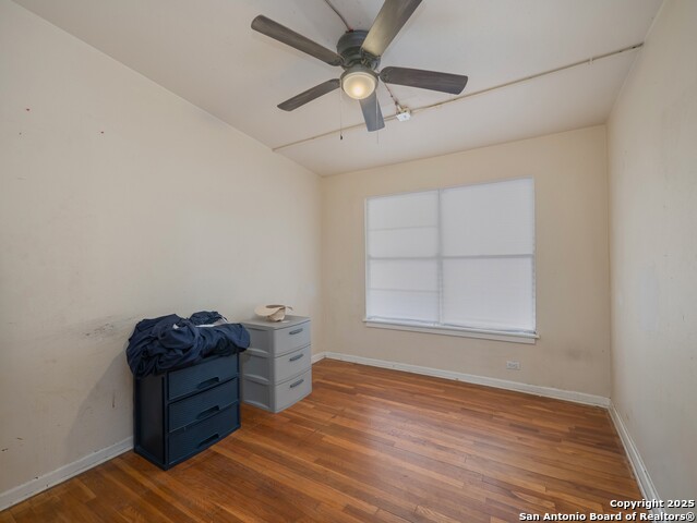 Listing photo id 10 for 271 Middlebury Dr