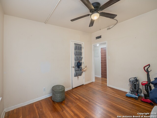 Listing photo id 11 for 271 Middlebury Dr