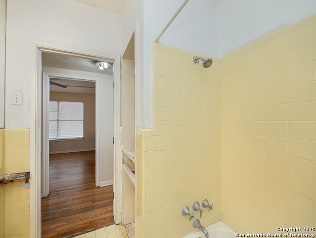 Listing photo id 14 for 271 Middlebury Dr