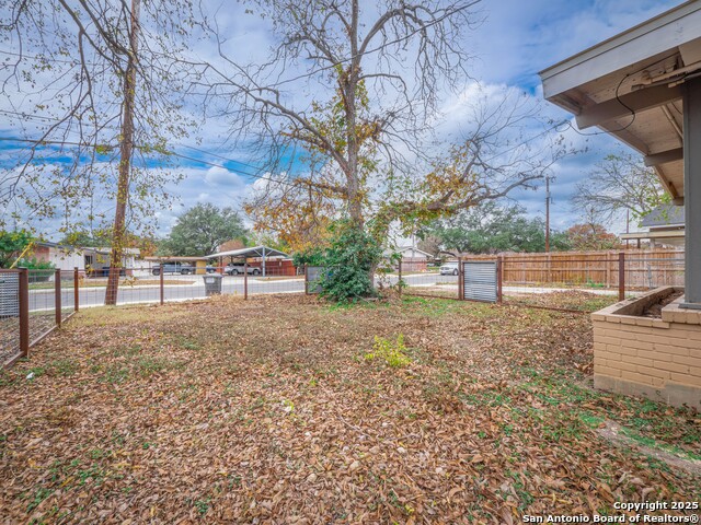 Listing photo id 15 for 271 Middlebury Dr