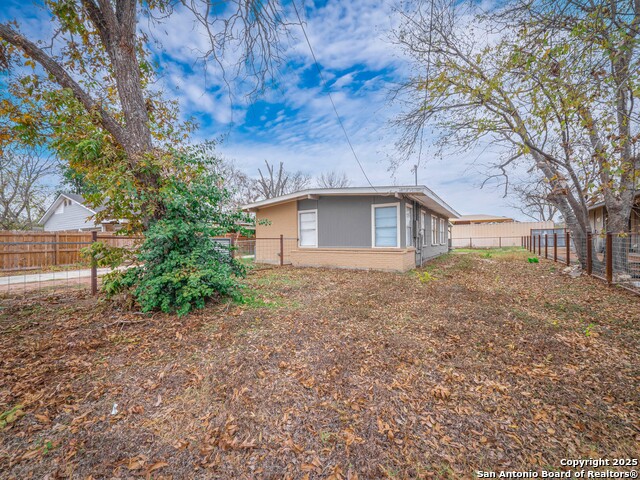 Listing photo id 16 for 271 Middlebury Dr