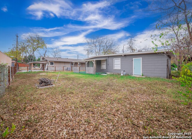 Listing photo id 20 for 271 Middlebury Dr