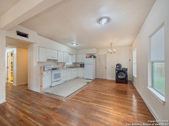 Listing photo id 1 for 271 Middlebury Dr
