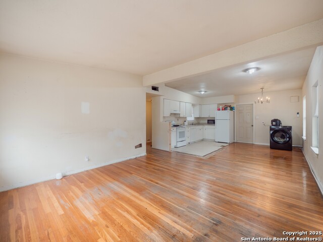 Listing photo id 5 for 271 Middlebury Dr