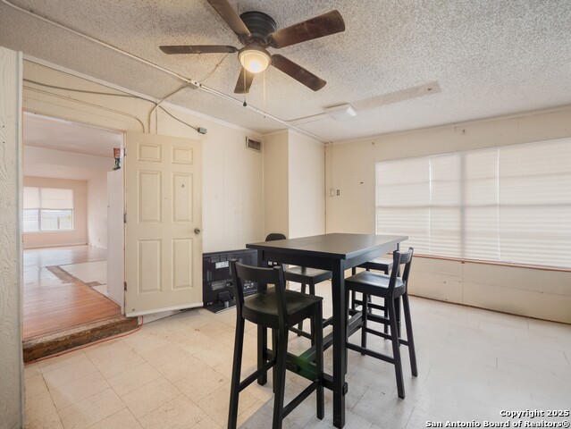 Listing photo id 6 for 271 Middlebury Dr