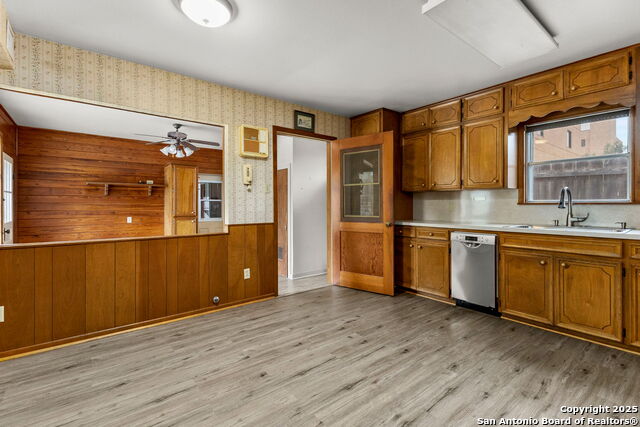 Image 17 of 28 For 571 Houston  