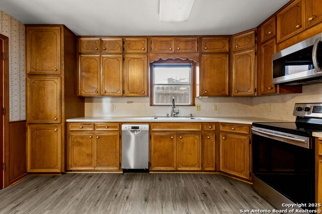 Image 18 of 28 For 571 Houston  