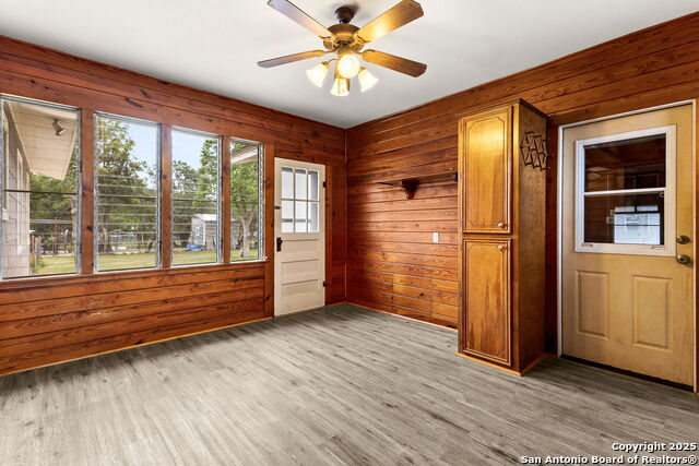 Image 20 of 28 For 571 Houston  