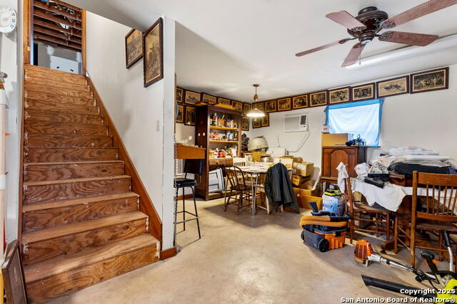 Image 24 of 28 For 571 Houston  