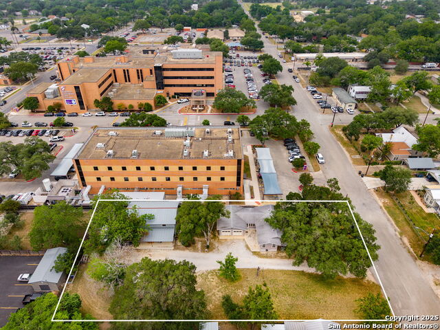 Image 3 of 28 For 571 Houston  