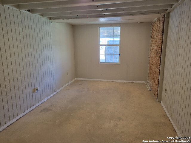 Listing photo id 8 for 2506 Greencrest
