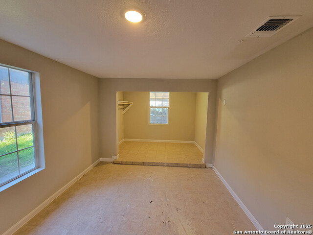 Listing photo id 10 for 2506 Greencrest