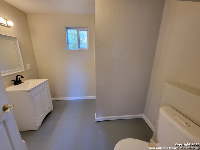 Listing photo id 11 for 2506 Greencrest