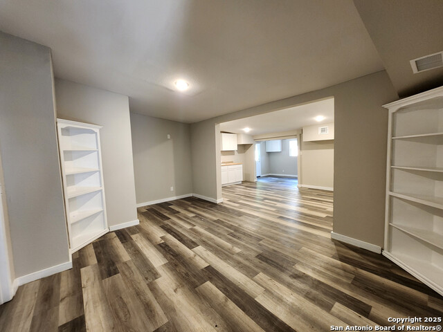 Listing photo id 13 for 2506 Greencrest