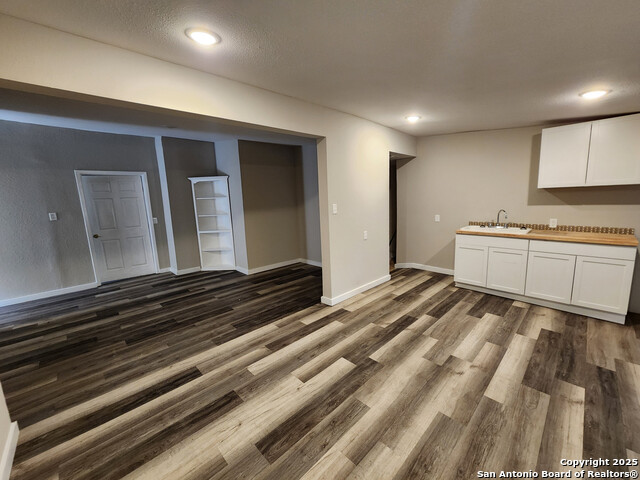Listing photo id 14 for 2506 Greencrest