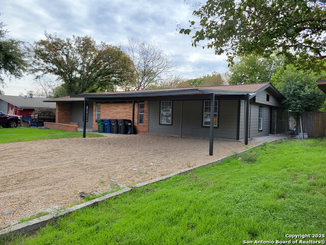 Listing photo id 0 for 2506 Greencrest