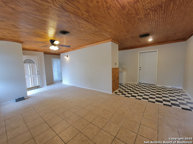 Listing photo id 1 for 2506 Greencrest