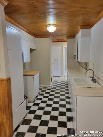 Listing photo id 2 for 2506 Greencrest
