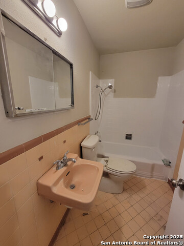 Listing photo id 3 for 2506 Greencrest