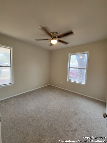 Listing photo id 7 for 2506 Greencrest