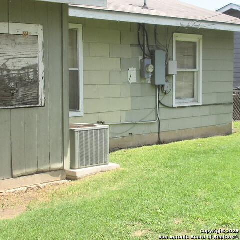 Image 7 of 9 For 166 Hartford