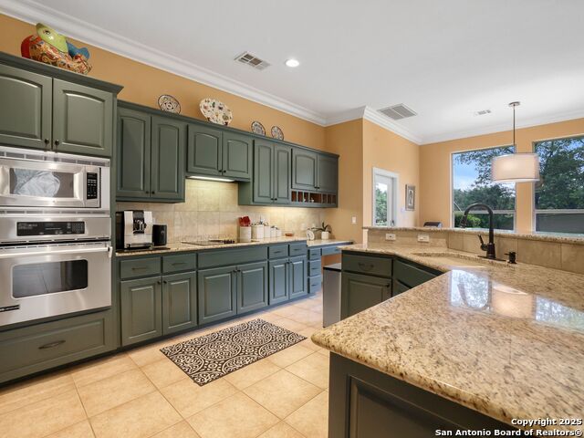 Listing photo id 10 for 1 Caleb Circle