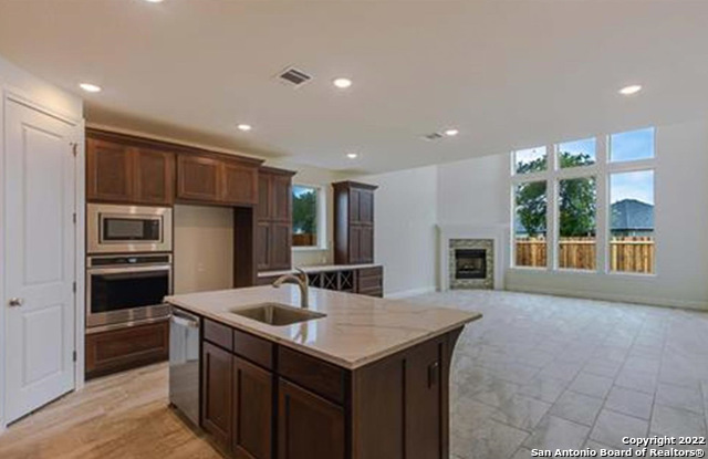 Image 3 of 14 For 1422 Oaklawn Dr